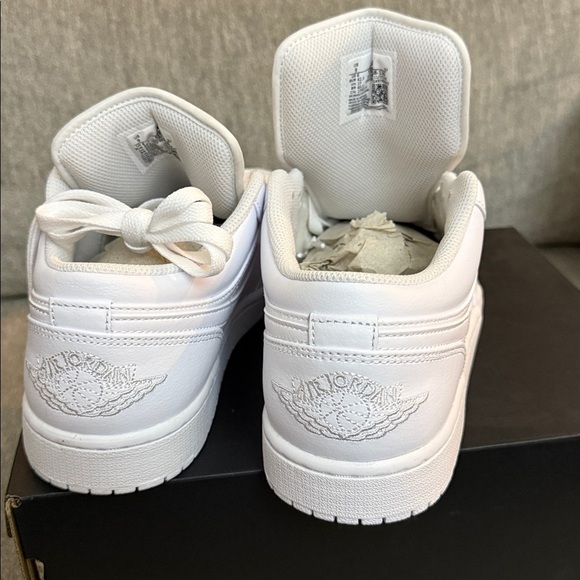 Brand New Jordan 1- Mens - Picture 6 of 6